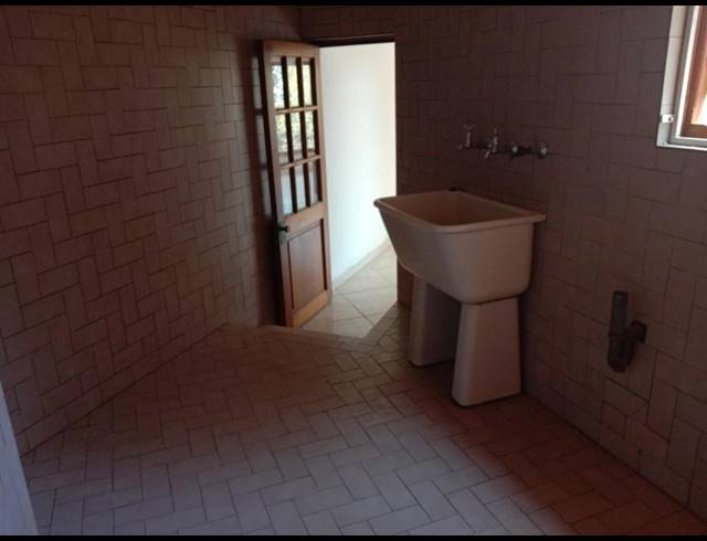 6 BEDROOM HOUSE FOR SALE IN SILVERTON